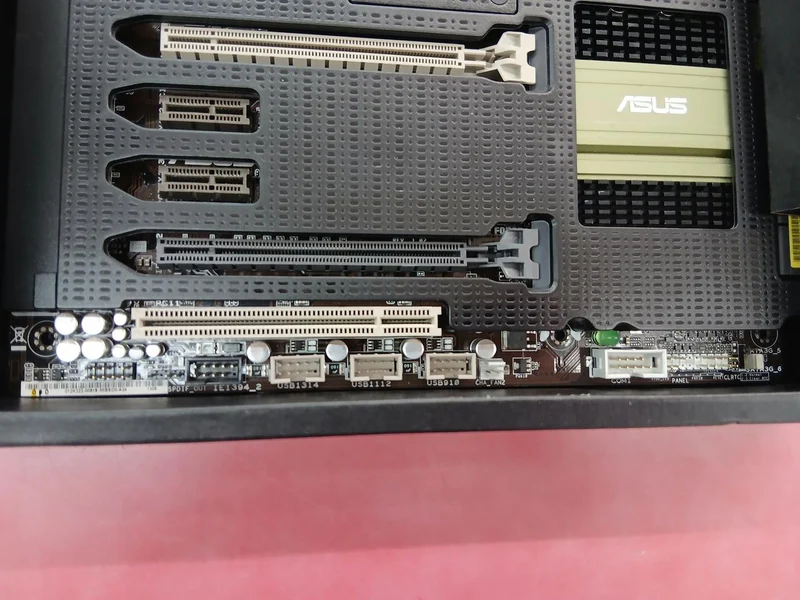 ASUS Intel-kompatibles Motherboard: SABERTOOTH P67