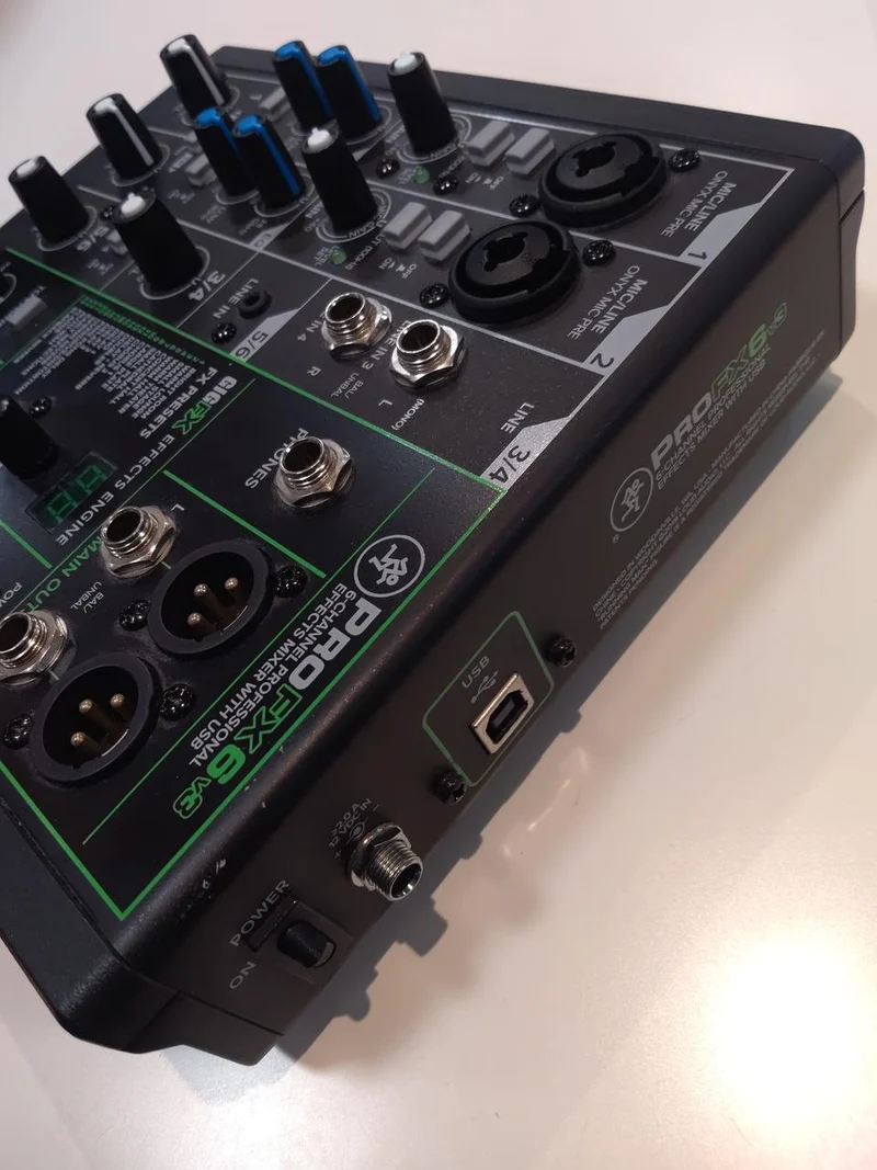 MACKIE FX-ausgestatteter analoger Mixer PROFX6V3