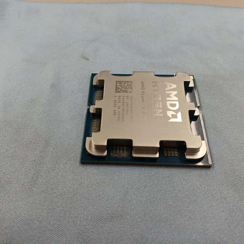 AMD CPU RYZEN 7 9700X
