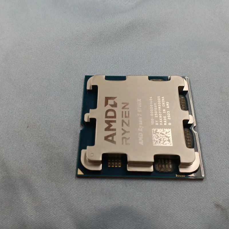 AMD CPU RYZEN 7 9700X