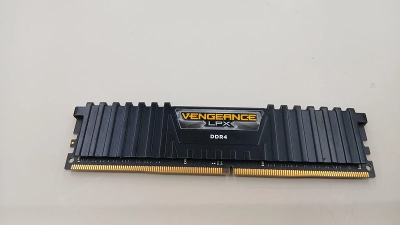 CORSAIR RAM (16 GB) CMK64GX4M4A2666C16