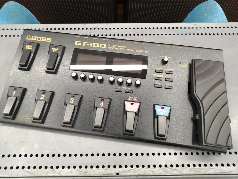 BOSS Multi-Effektgerät GT-100