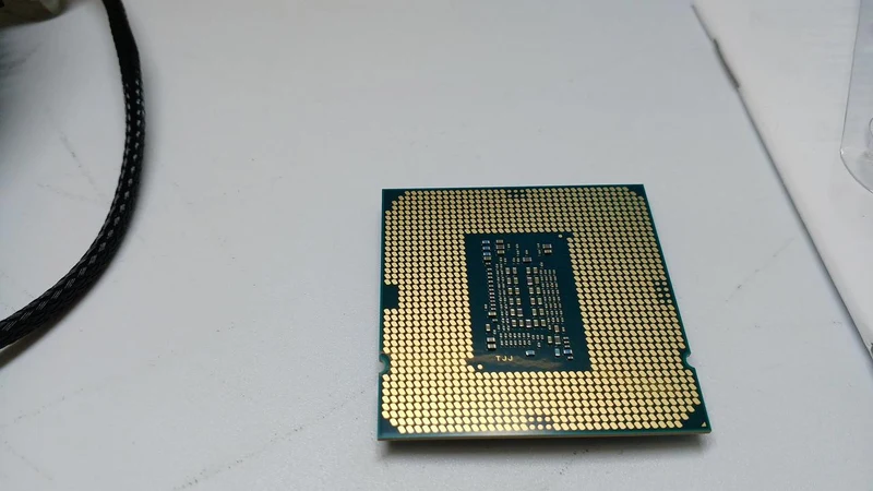 Intel CPU Core i3-10105F/3.7 GHz/6 MB