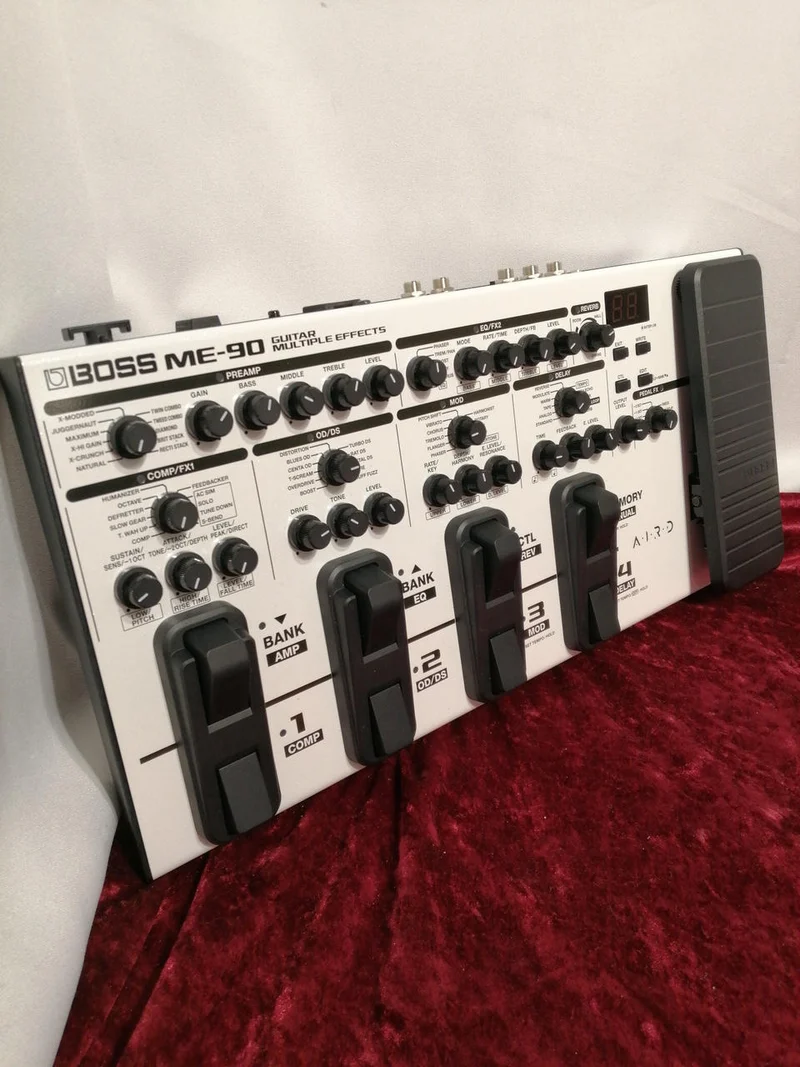 BOSS Multi-Effektpedal ME-90-WH