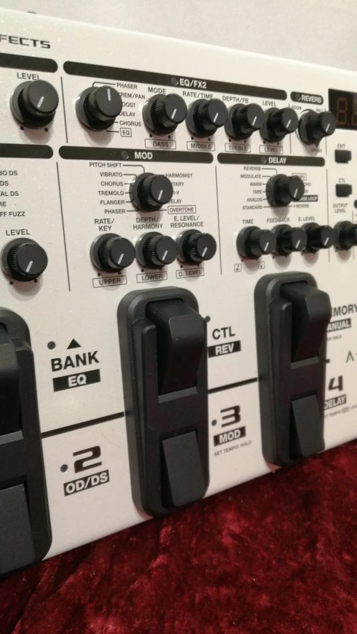 BOSS Multi-Effektpedal ME-90-WH
