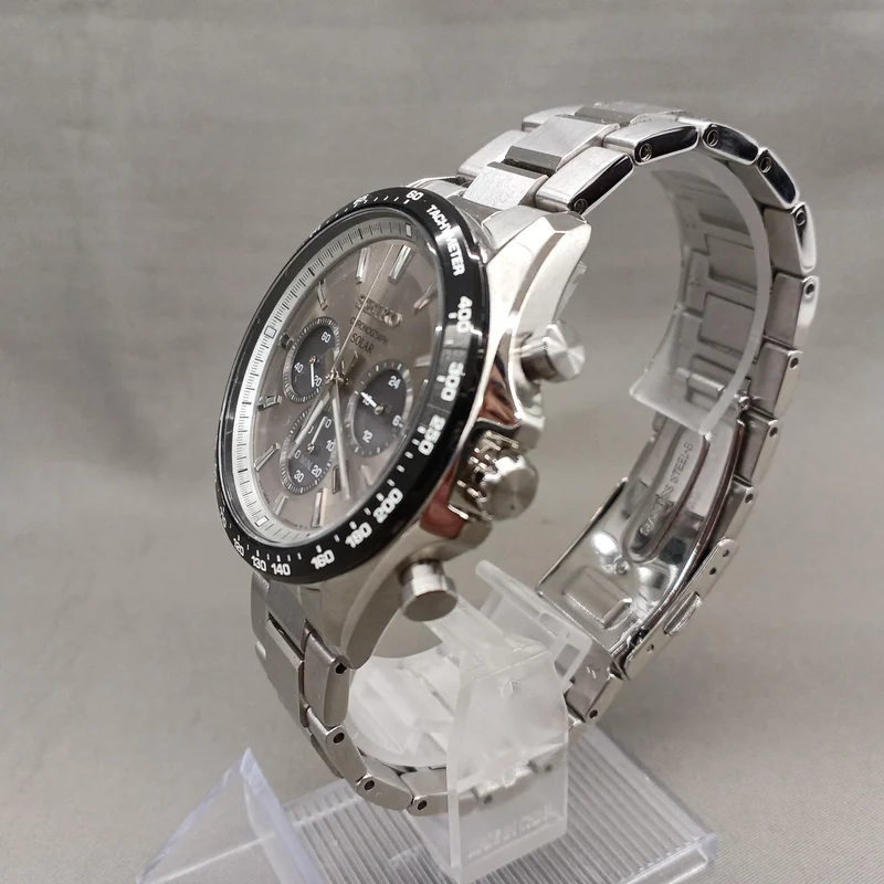 SEIKO Solar Chronograph V175-00A0