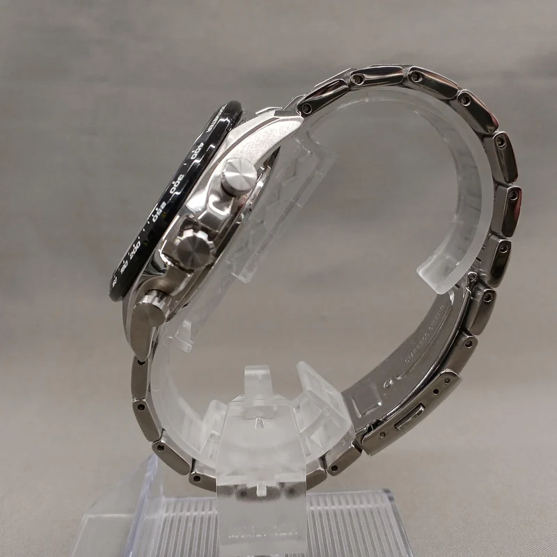 SEIKO Solar Chronograph V175-00A0