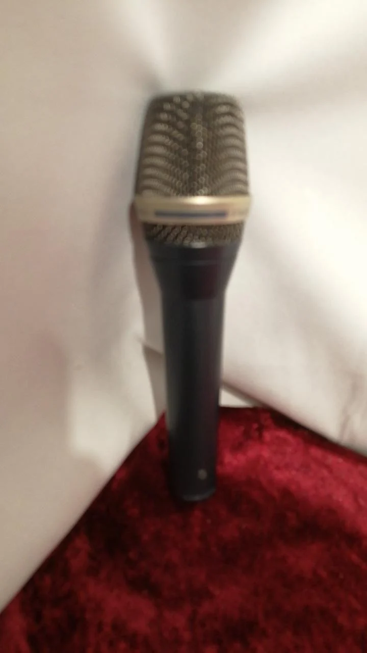 AKG Dynamisches Mikrofon D7