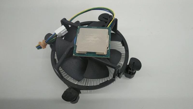 Intel Core i7-9700 CPU