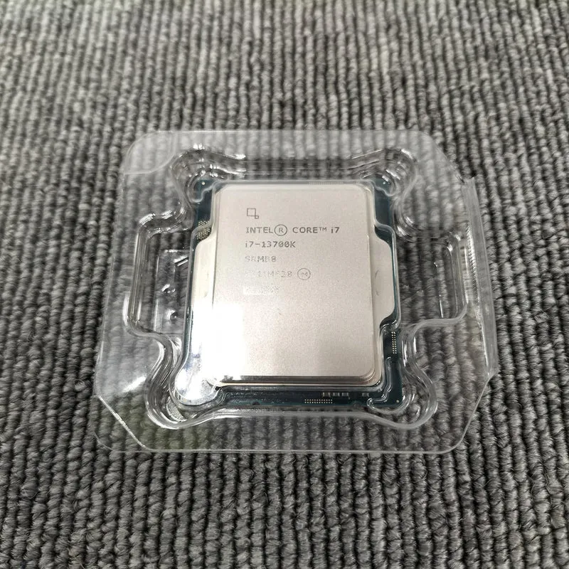 Intel [16 Kerne, 24 Threads] Intel i7-13700K Core i7-13700K
