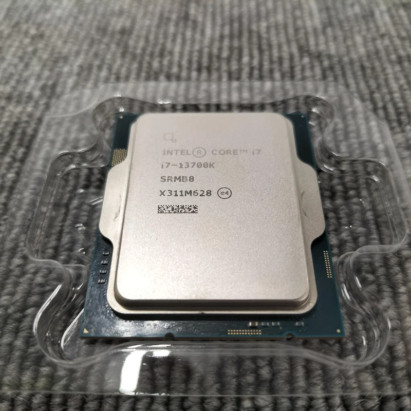 Intel [16 Kerne, 24 Threads] Intel i7-13700K Core i7-13700K