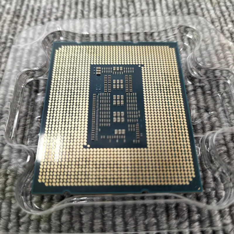 Intel [16 Kerne, 24 Threads] Intel i7-13700K Core i7-13700K