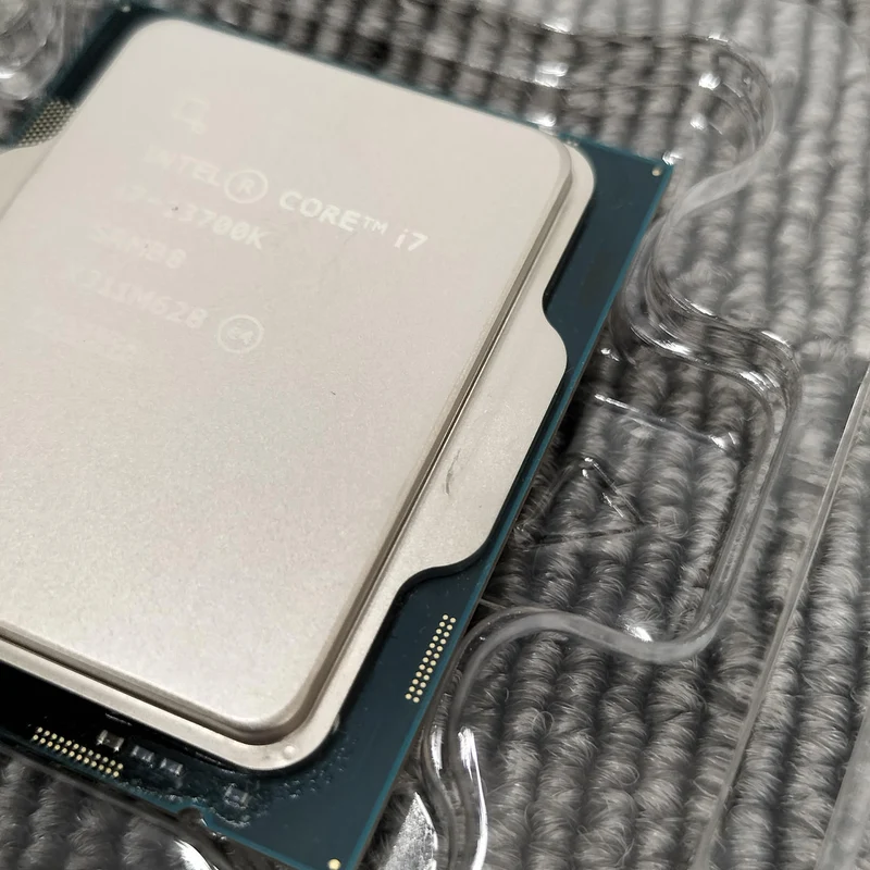 Intel [16 Kerne, 24 Threads] Intel i7-13700K Core i7-13700K