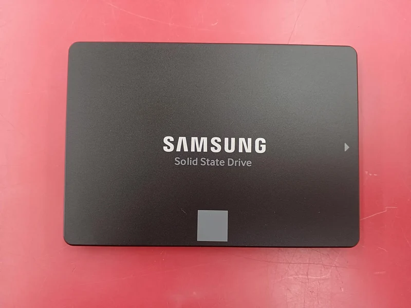 SAMSUNG SSD MZ-76E1T0