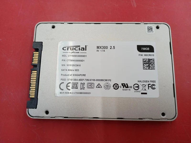 CRUCIAL SSD CT750MX300SSD1