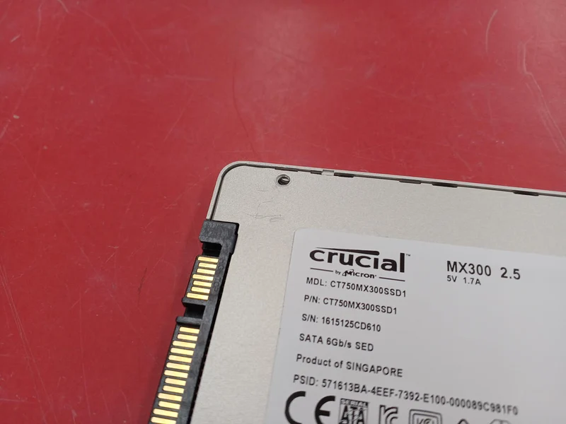 CRUCIAL SSD CT750MX300SSD1