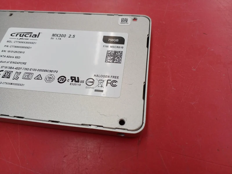CRUCIAL SSD CT750MX300SSD1