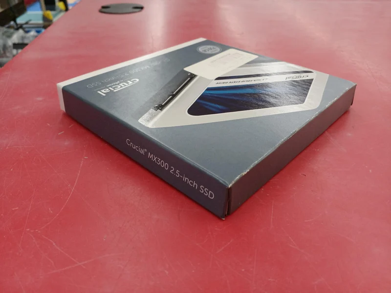 CRUCIAL SSD CT750MX300SSD1