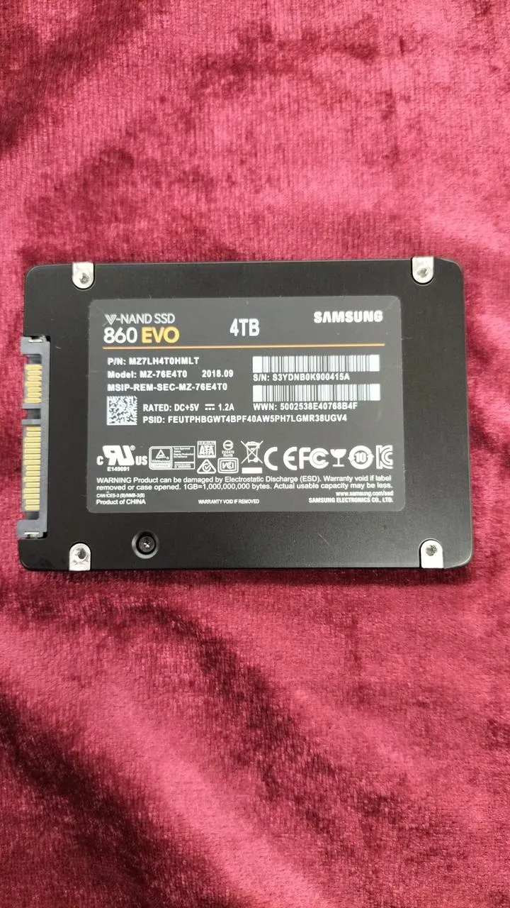 SAMSUNG SSD 4 TB MZH76E4T0
