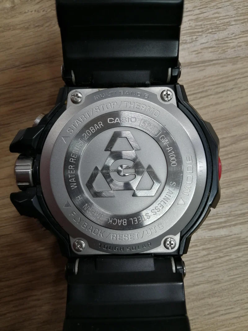 CASIO G-SHOCK BLK/GW-A1000/Kratzer