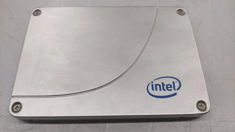 INTEL SSD/240GB SSDSC2CT240A4