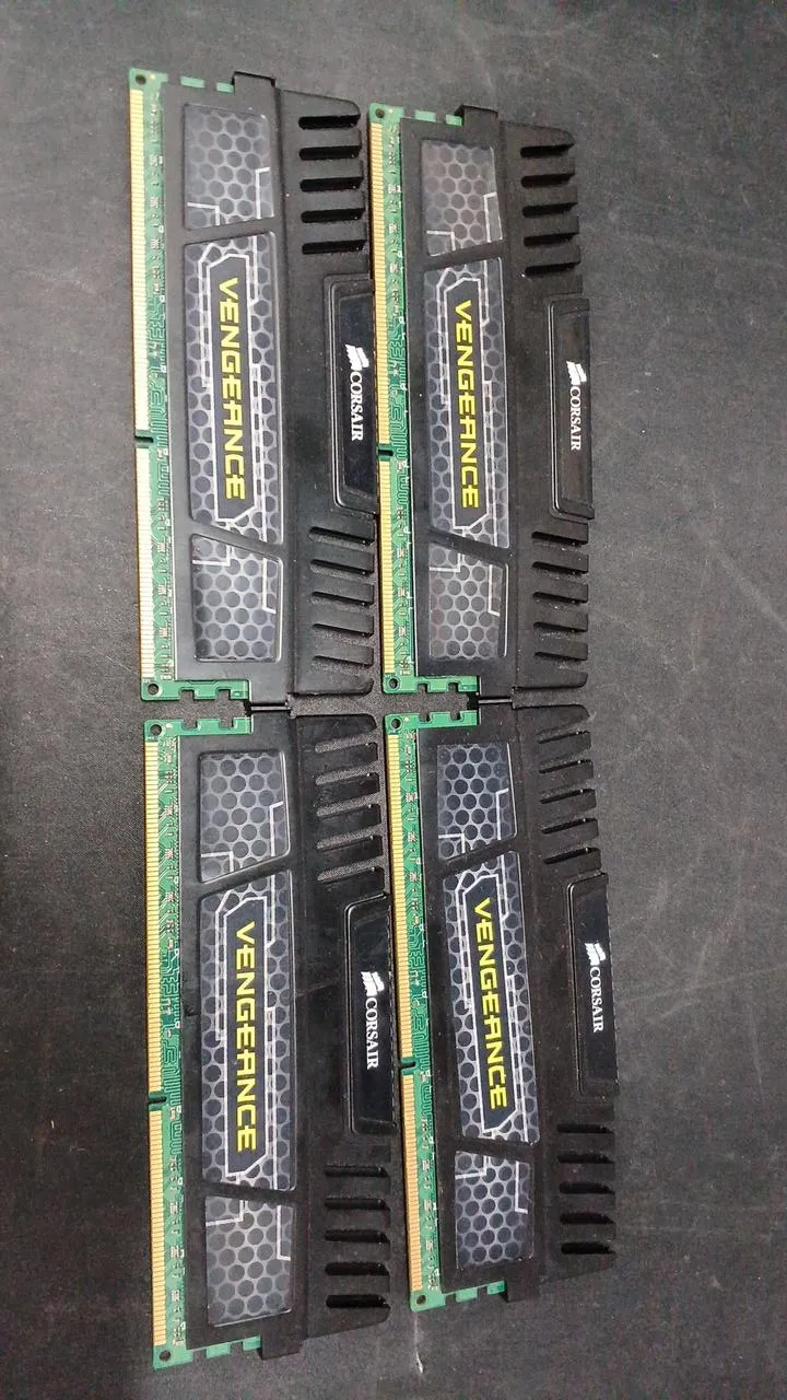 CORSAIR DDR3-Speicher 32 GB (8 x 4) CMZ32GX3M4X1866C10