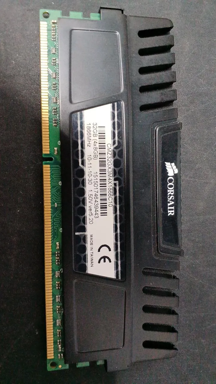 CORSAIR DDR3-Speicher 32 GB (8 x 4) CMZ32GX3M4X1866C10