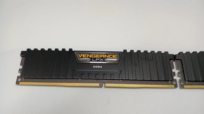CORSAIR Arbeitsspeicher CMK32GX4M2C3200C18