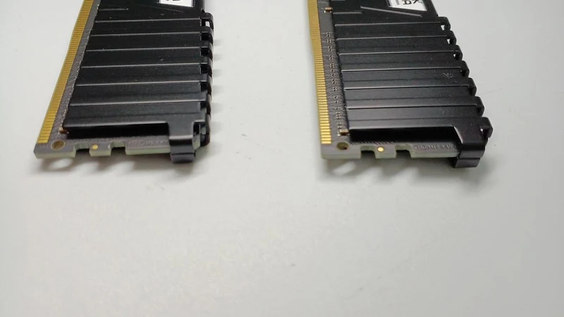 CORSAIR Arbeitsspeicher CMK32GX4M2C3200C18