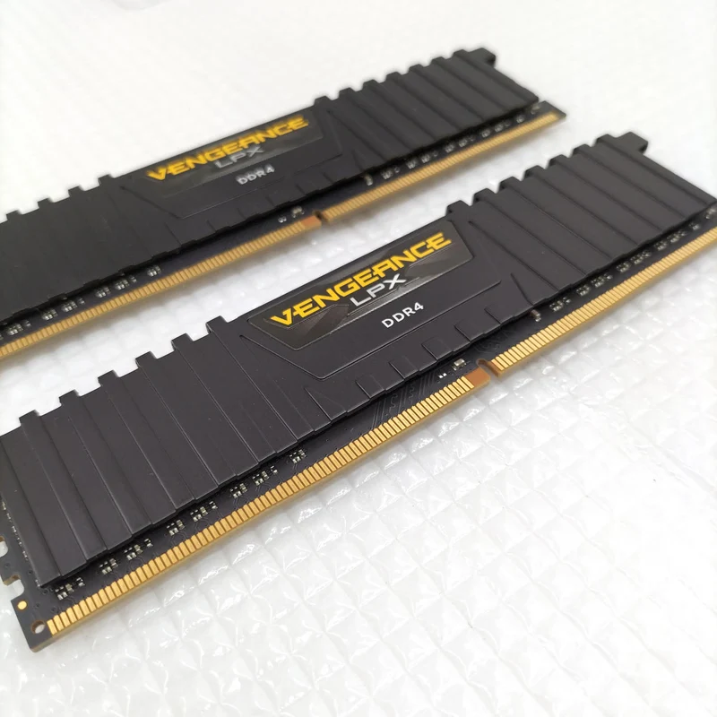 CORSAIR Speicher CMK16GX4M2A2666C16
