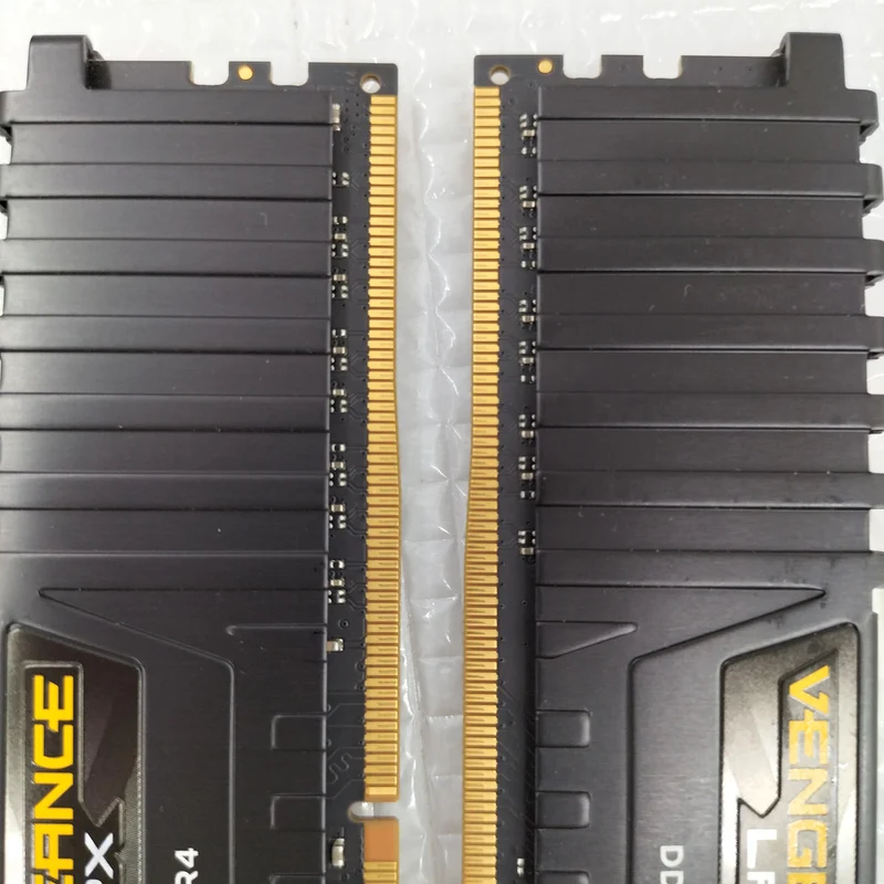 CORSAIR Speicher CMK16GX4M2A2666C16