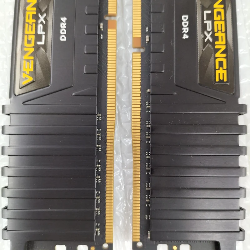 CORSAIR Speicher CMK16GX4M2A2666C16