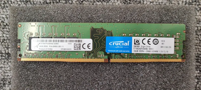 CRUCIAL DDR4-Speicher CT16G4DFD8266