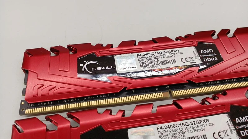 G.SKILL DDR4 8GB x2 F4-2400C15Q-32GFXR