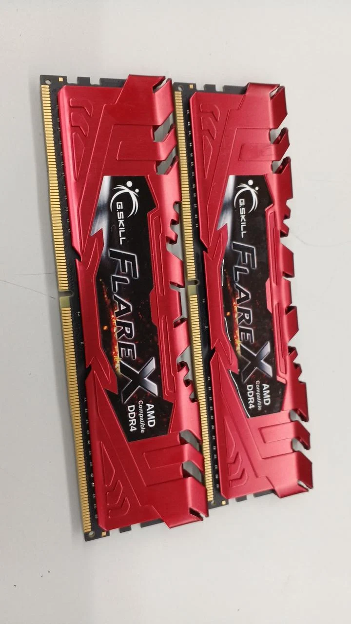 G.SKILL DDR4 8GB x2 F4-2400C15Q-32GFXR