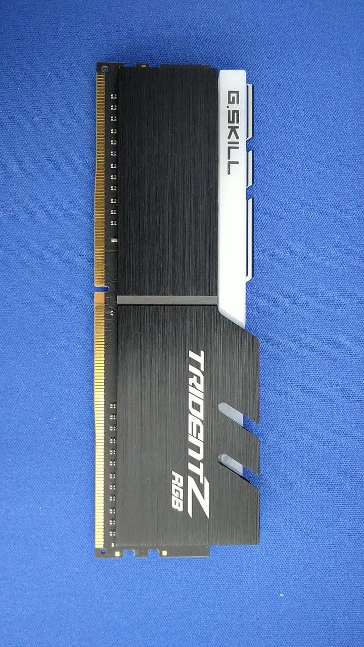 [SCHROTT] G,SKILL DDR4 Speicherkarte F4-3200C16D-16GTZRX