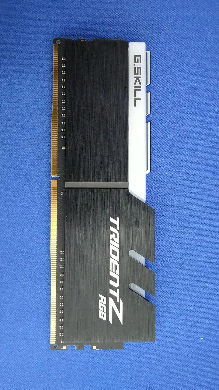 [SCHROTT] G,SKILL DDR4 Speicherkarte F4-3200C16D-16GTZRX