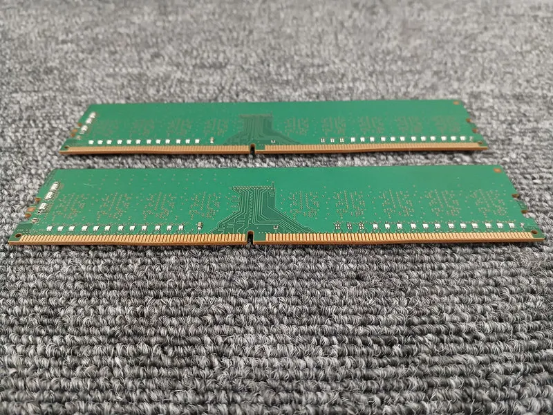 SK HYNIX Arbeitsspeicher: PC4-2133P 4 GB × 2