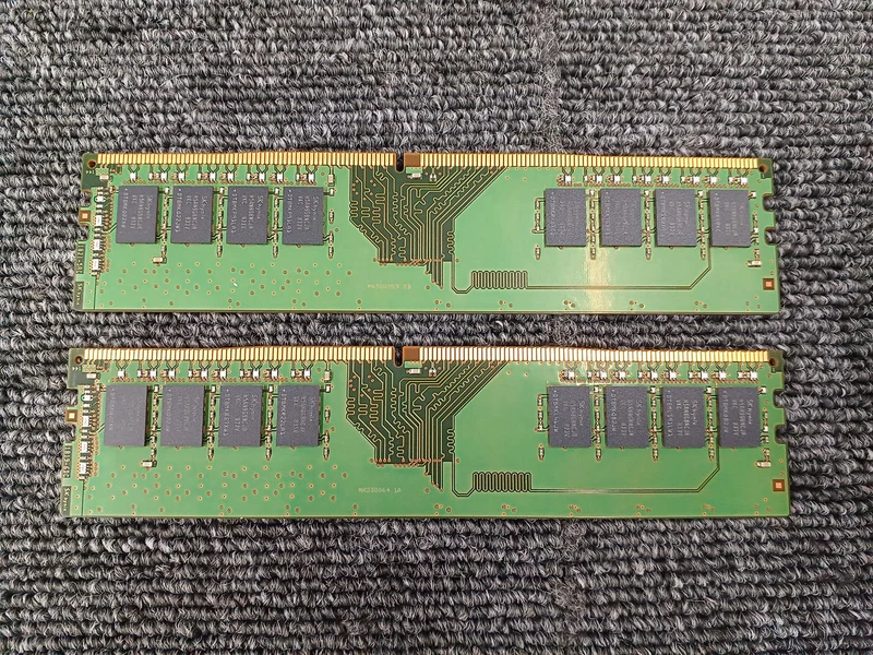SK HYNIX Arbeitsspeicher: PC4-2666V 8 GB × 2