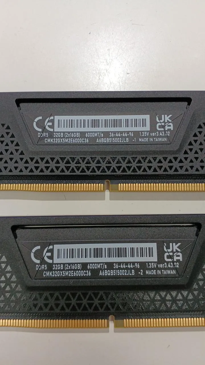 CORSAIR DDR5 16GB×2 CMK32GX5M2E6000C36