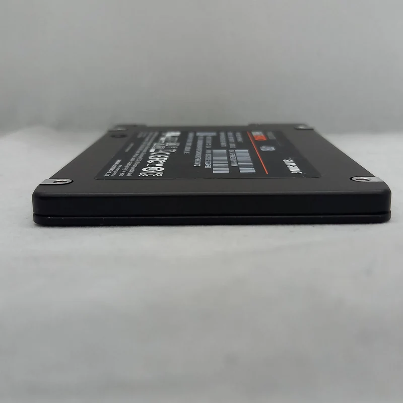 SAMSUNG SSD 4 TB MZ-76E4T0
