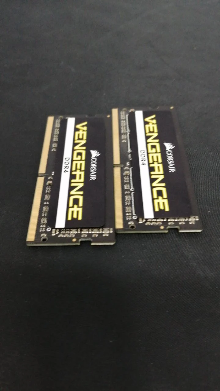 VENGEANCE DDR4 16GB Arbeitsspeicher (8GB×2) CMSX16GX4M2A2400C16