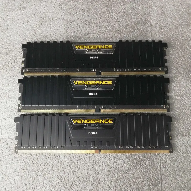 CORSAIR PC-Speicher: CMK16GX4M2/A2133C13/B3200C16