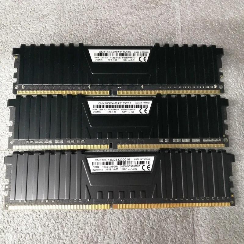CORSAIR PC-Speicher: CMK16GX4M2/A2133C13/B3200C16