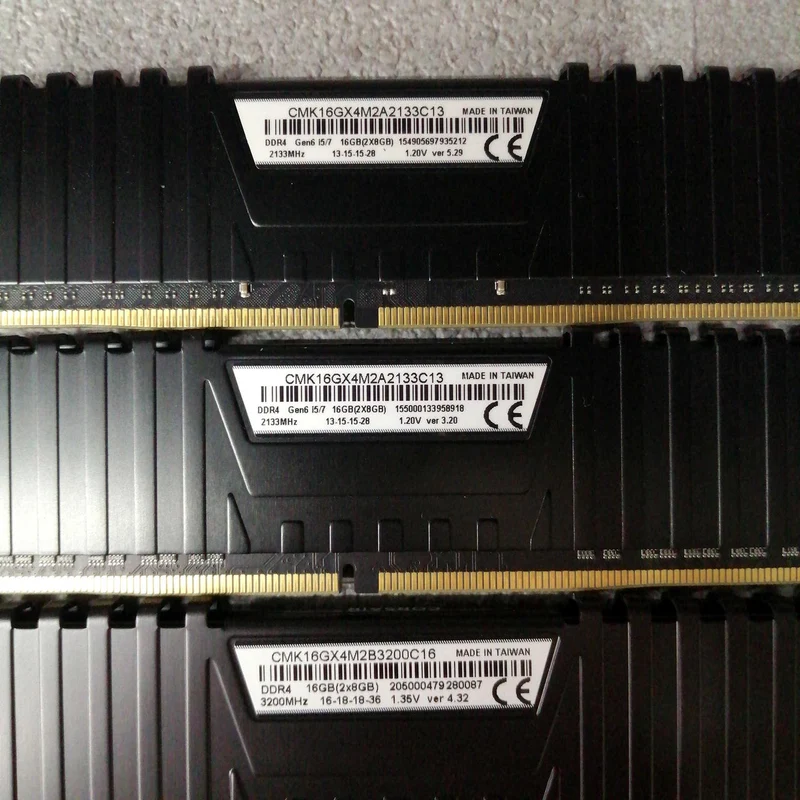 CORSAIR PC-Speicher: CMK16GX4M2/A2133C13/B3200C16