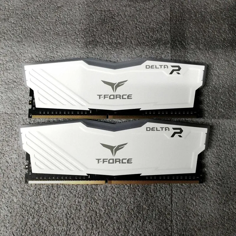 TEAM PC-Speicher: TF4D48G3600HC18JBK