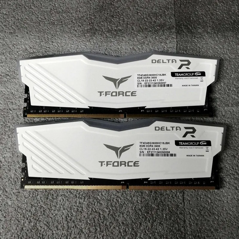 TEAM PC-Speicher: TF4D48G3600HC18JBK