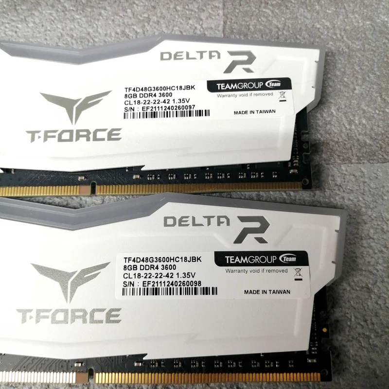 TEAM PC-Speicher: TF4D48G3600HC18JBK