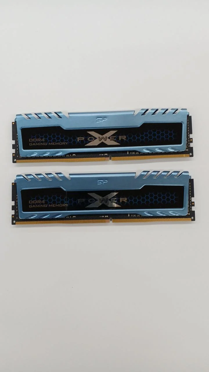 SILICON POWER Zwei Desktop-Speichersticks SP008GXLZU266BSA
