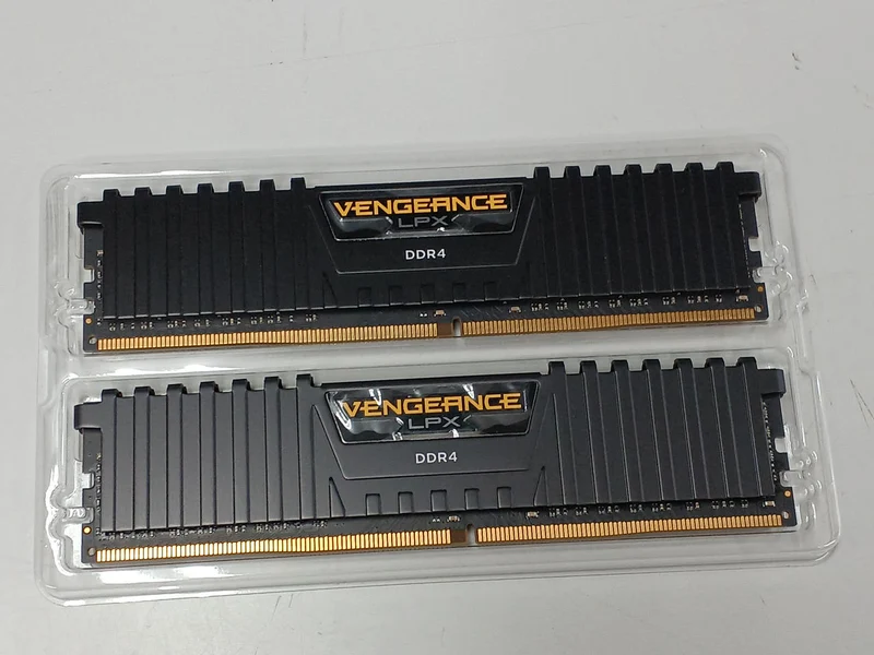 CORSAIR DDR4 Desktop-Speicher DDR4 32GB (16GB×2)
